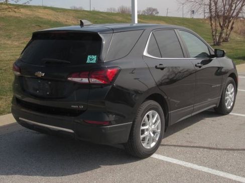 Used 2022 Chevrolet Equinox LT image 2