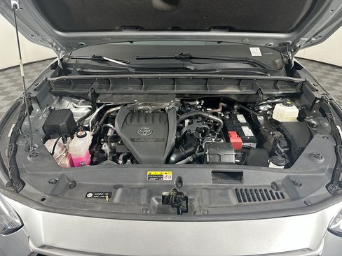 Used 2023 Toyota Highlander L FWD image 33