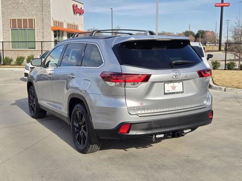 Used 2019 Toyota Highlander SE image 4