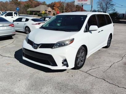 Used 2018 Toyota Sienna SE