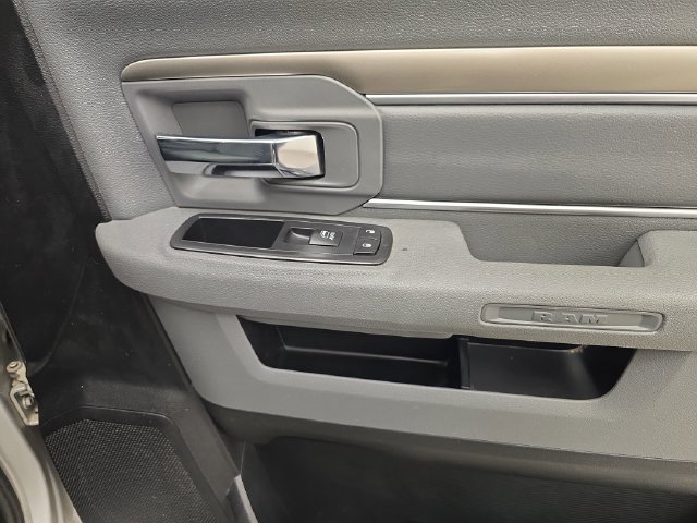Used 2017 RAM 1500 Classic SLT RWD image 11