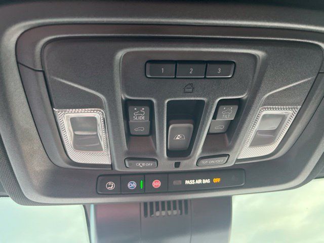 Used 2025 Chevrolet Silverado 1500 High Country AWD/4WD image 21