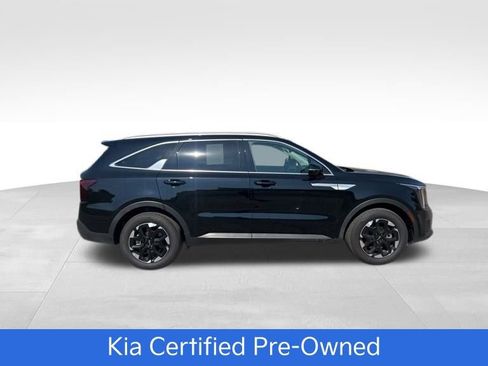 Used 2025 Kia Sorento S image 4