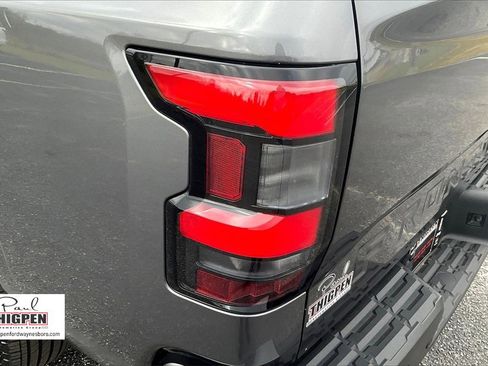Used 2024 Nissan Frontier SV w/ SV Convenience Package image 30