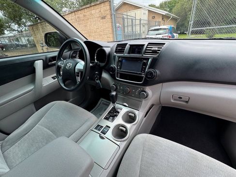 Used 2013 Toyota Highlander Plus FWD image 25