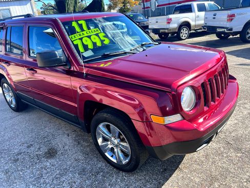 Used 2017 Jeep Patriot Latitude image 3