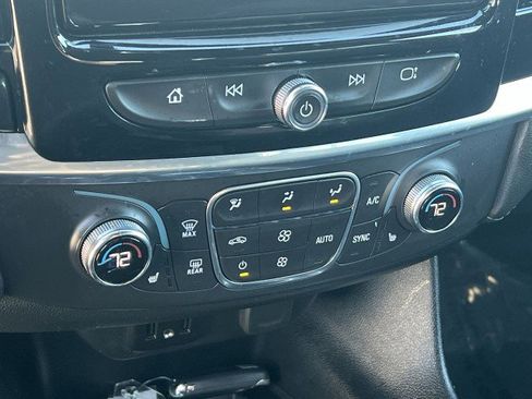 Used 2023 Chevrolet Traverse LT image 17