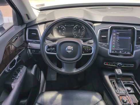 Used 2019 Volvo XC90 T5 Momentum w/ Multimedia Package AWD/4WD image 16