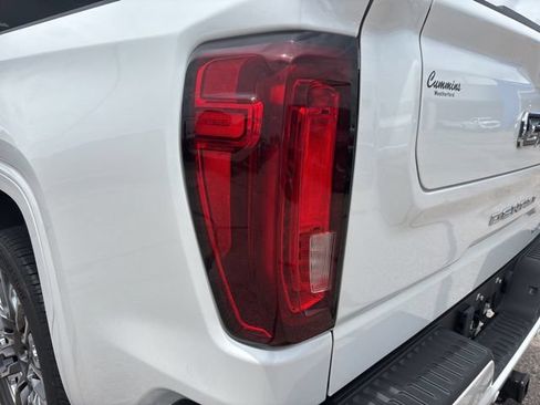Used 2024 GMC Sierra 1500 Denali Ultimate AWD/4WD image 11