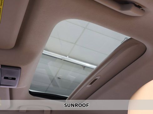 Used 2021 Nissan Sentra SV w/ SV Premium Package image 3