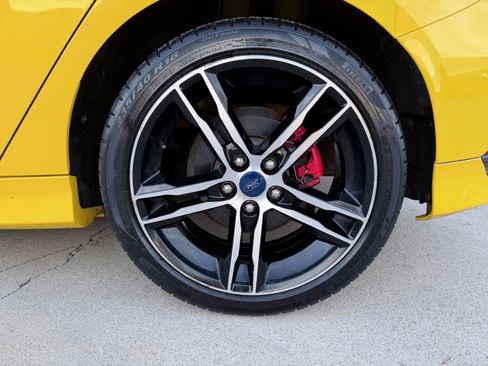 Used 2017 Ford Focus ST w/ Equipment Group 402A image 31