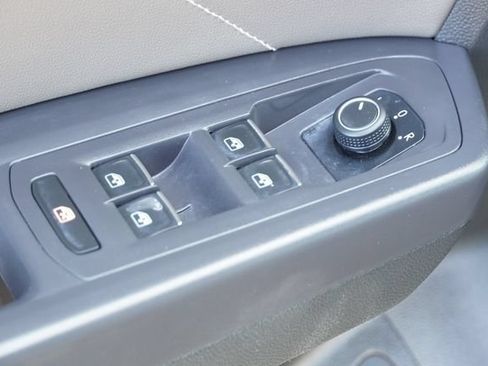 Used 2021 Volkswagen Atlas Cross Sport SE w/ Panoramic Sunroof Package FWD image 21