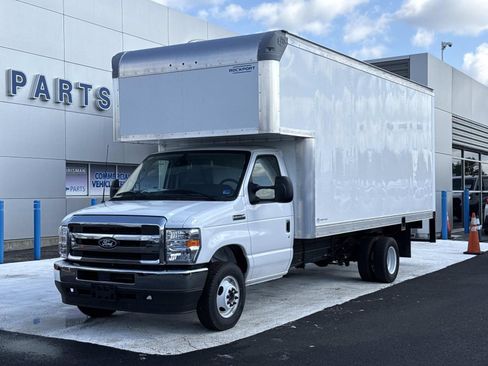 New 2027 Ford E-450 and Econoline 450 Super Duty w/ Power Equipment Group RWD image 7