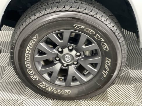 Used 2022 Toyota Tacoma SR5 w/ Technology Package RWD image 7