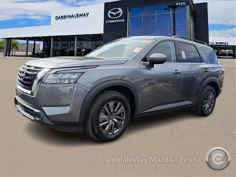 Used 2025 Nissan Pathfinder SV image 2