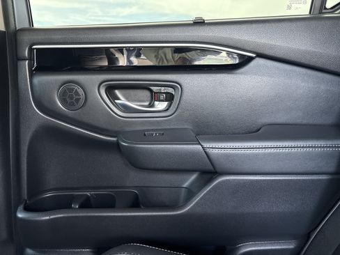 Used 2024 Honda Pilot Touring image 19