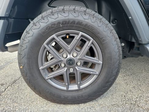 Used 2024 Jeep Wrangler Sport S image 5
