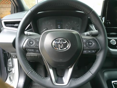 Used 2025 Toyota Corolla SE image 21
