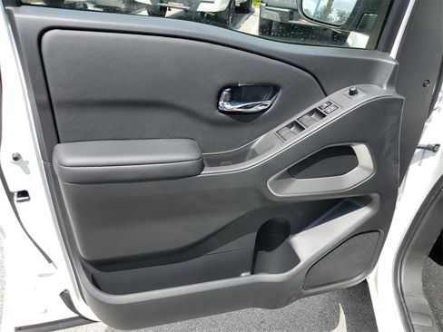 New 2025 Nissan Frontier SV w/ SV Convenience Package image 11