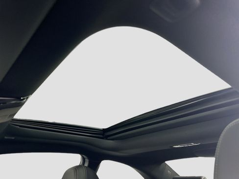 Used 2025 BMW 230i Coupe w/ M Sport Package image 21