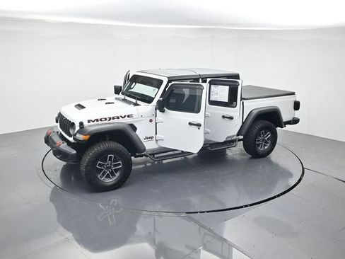 Used 2024 Jeep Gladiator Mojave w/ Technology Group AWD/4WD image 37