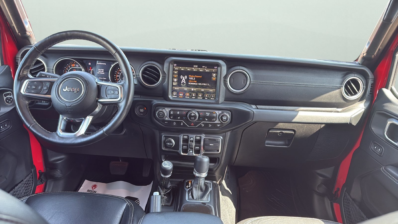 Used 2018 Jeep Wrangler Unlimited Sahara AWD/4WD image 21