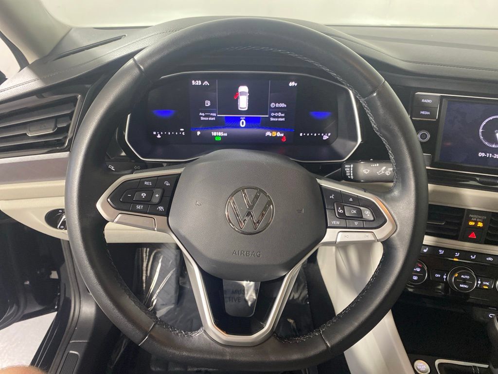 Used 2024 Volkswagen Jetta SE FWD image 14