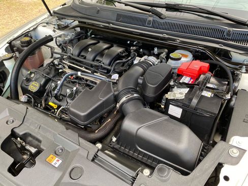 Used 2018 Ford Taurus SE FWD image 15