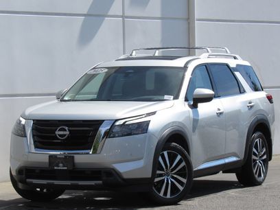 Used 2025 Nissan Pathfinder Platinum