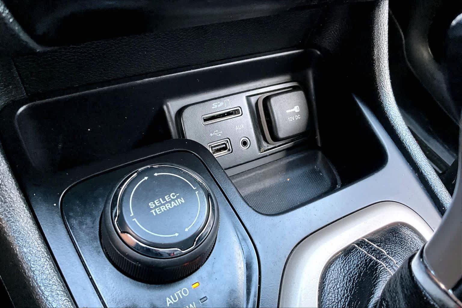 Used 2015 Jeep Cherokee Limited AWD/4WD image 33