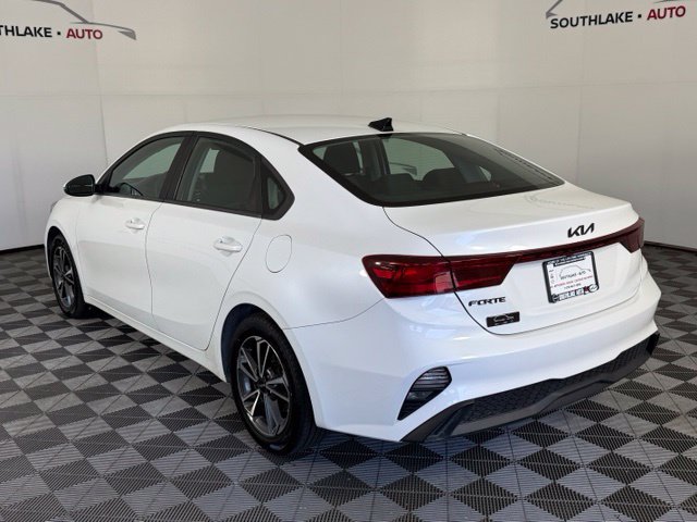 Used 2022 Kia Forte LXS w/ LXS Technology Package FWD image 5
