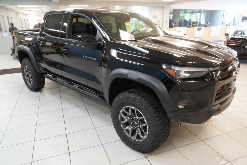New 2026 Chevrolet Colorado ZR2 w/ Technology Package AWD/4WD image 14