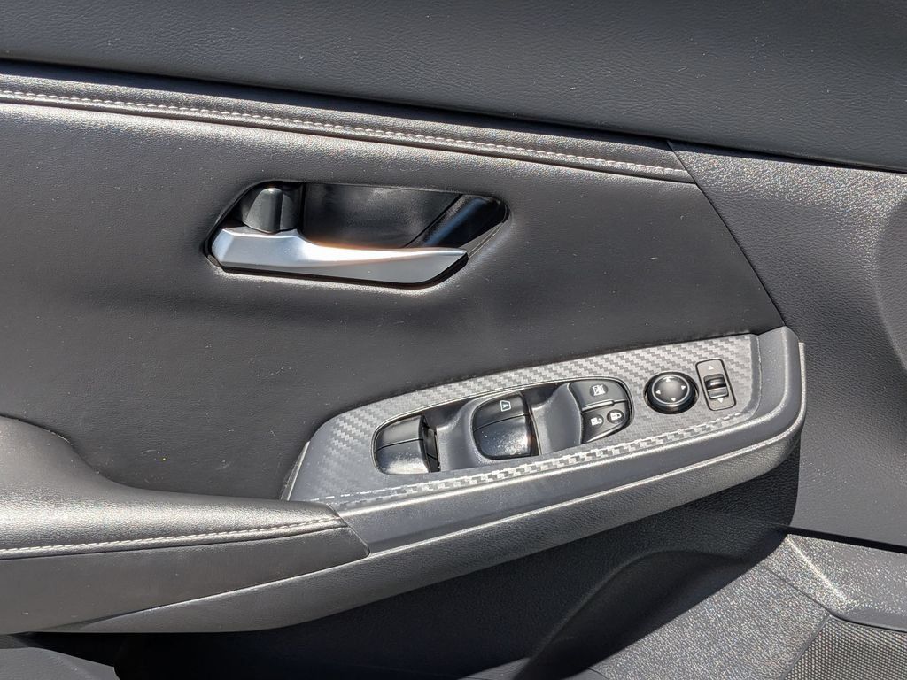 Used 2025 Nissan Sentra SV FWD image 13