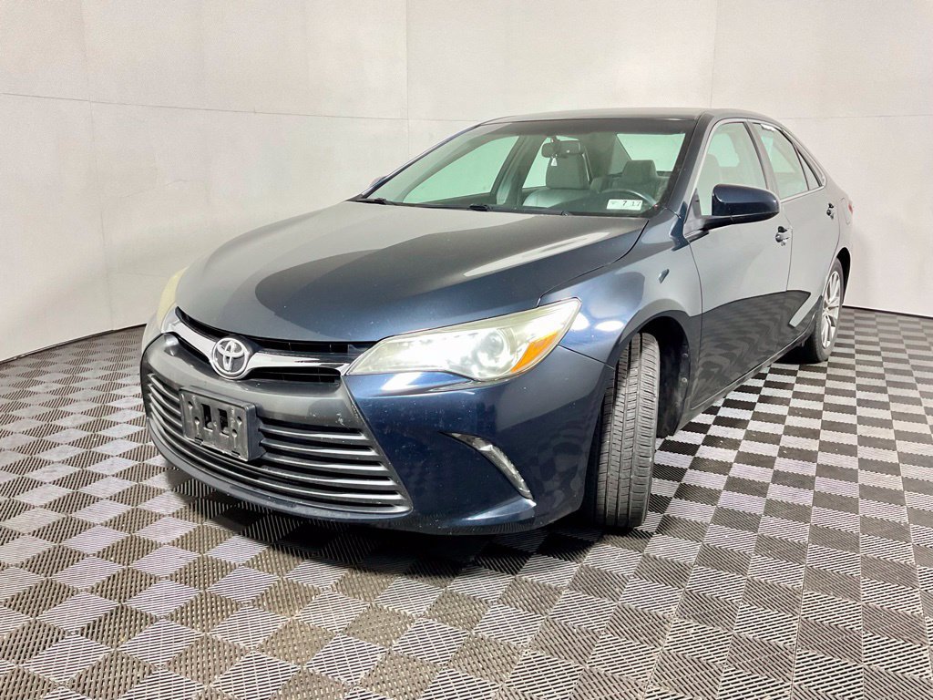 Used 2017 Toyota Camry XLE w/ Convenience Package FWD image 2