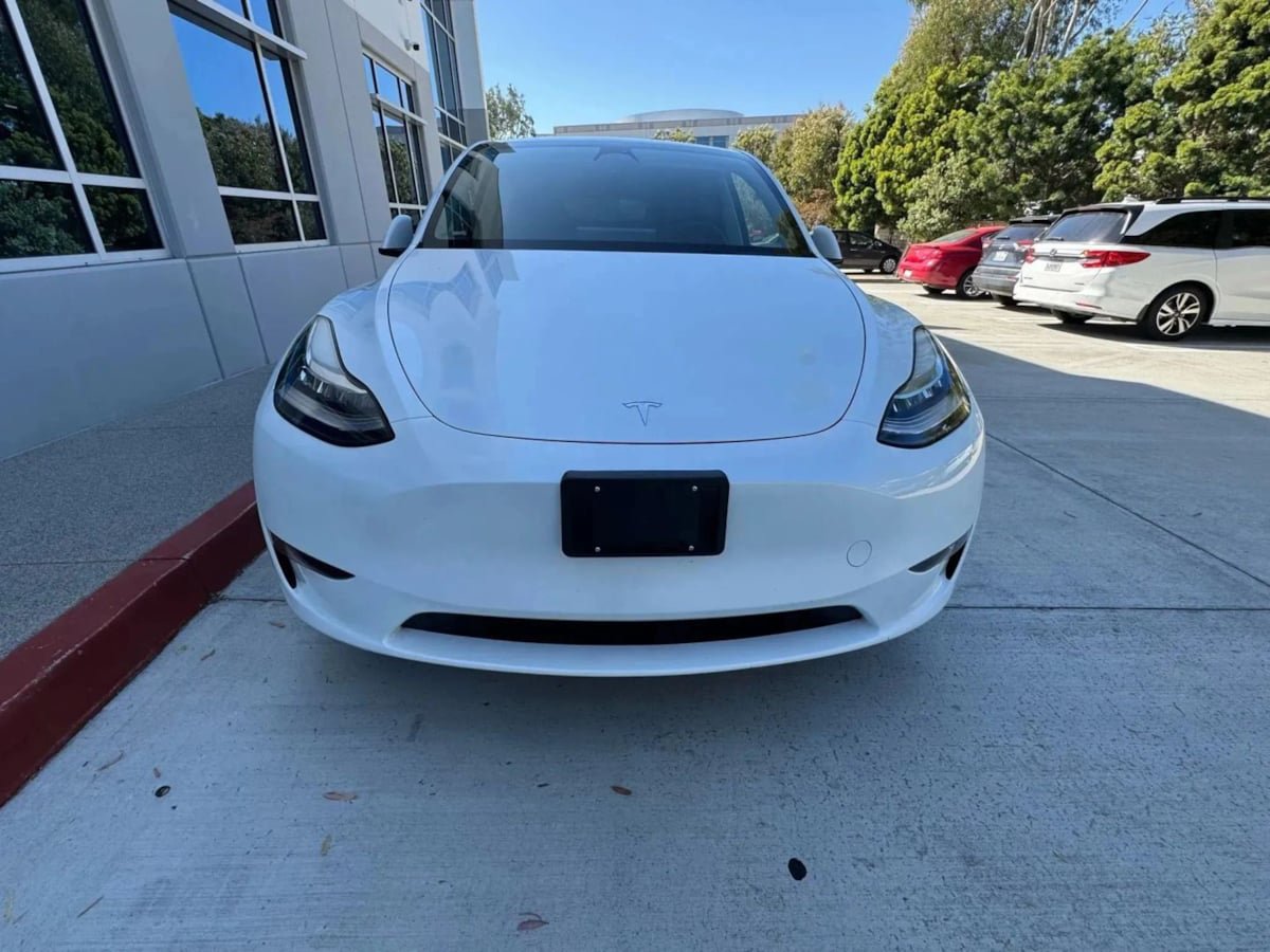 Used 2023 Tesla Model Y Long Range AWD/4WD image 2
