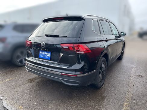 Used 2022 Volkswagen Tiguan SE AWD/4WD image 3