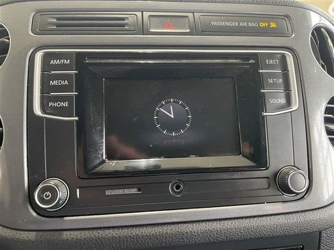 Used 2016 Volkswagen Tiguan S image 11