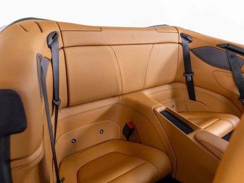 Used 2019 Ferrari Portofino image 28