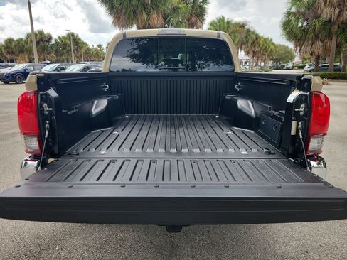 Used 2020 Toyota Tacoma SR5 RWD image 8