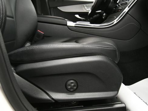 Used 2021 Mercedes-Benz GLC 300 4MATIC image 30