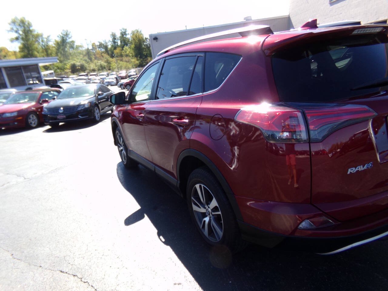 Used 2018 Toyota RAV4 XLE w/ Plus Extra Value Package AWD/4WD image 38