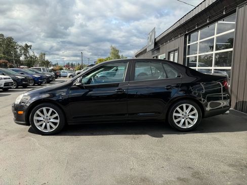 Used 2010 Volkswagen Jetta Wolfsburg Edition FWD image 4