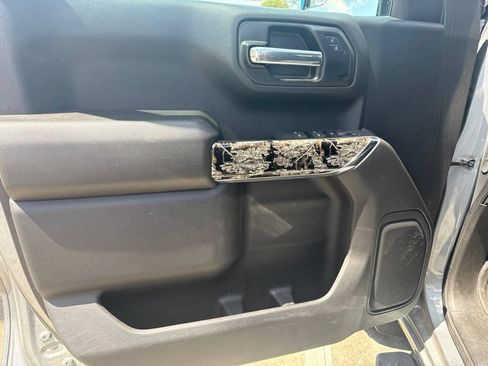 Used 2025 Chevrolet Silverado 1500 Custom RWD image 9