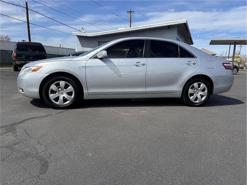 Used 2007 Toyota Camry LE image 2