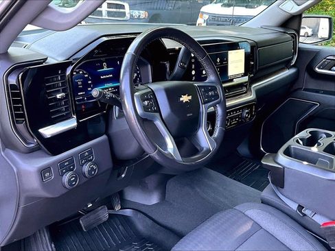 Used 2022 Chevrolet Silverado 1500 LT AWD/4WD image 8