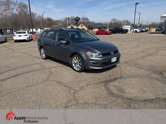 Used 2017 Volkswagen Golf SE video 1