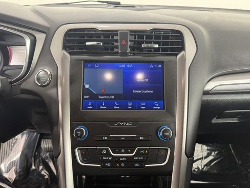 Used 2020 Ford Fusion SE FWD image 18
