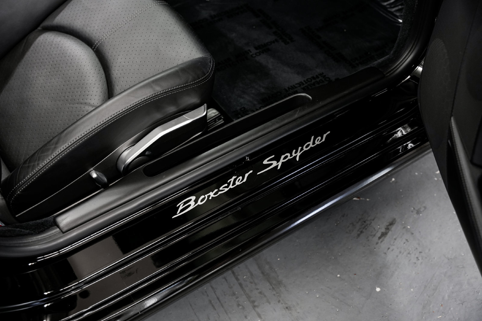 Used 2011 Porsche Boxster Spyder RWD image 22