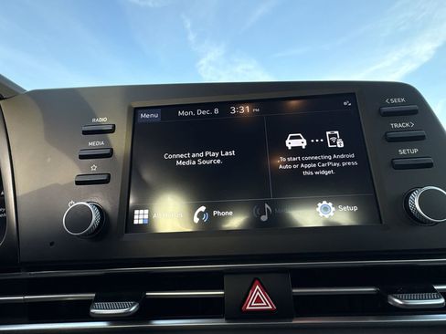 Certified 2023 Hyundai Elantra SEL image 17