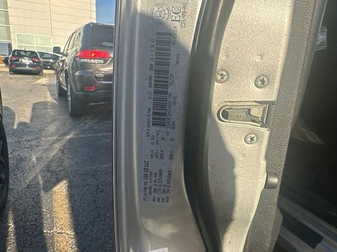 Used 2017 RAM 1500 Express AWD/4WD image 10